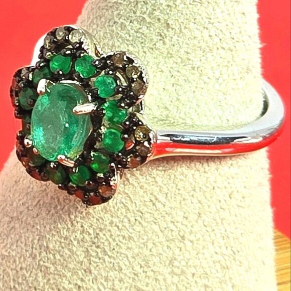 925 Sterling Silver Ring Sz 7 with Natural Emerald & 18 Natural Diamonds. - Picture 5 of 15